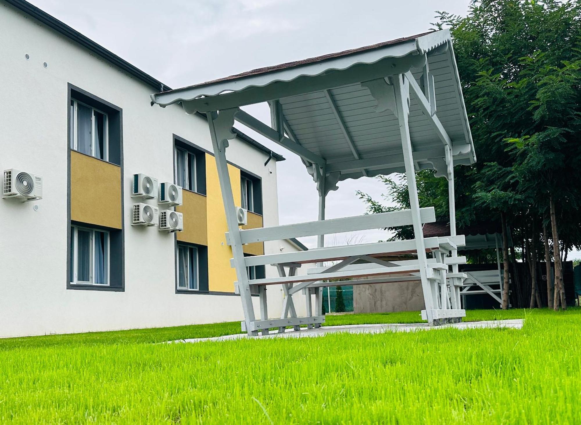 Stef Rooms Tirgu Frumos ภายนอก รูปภาพ