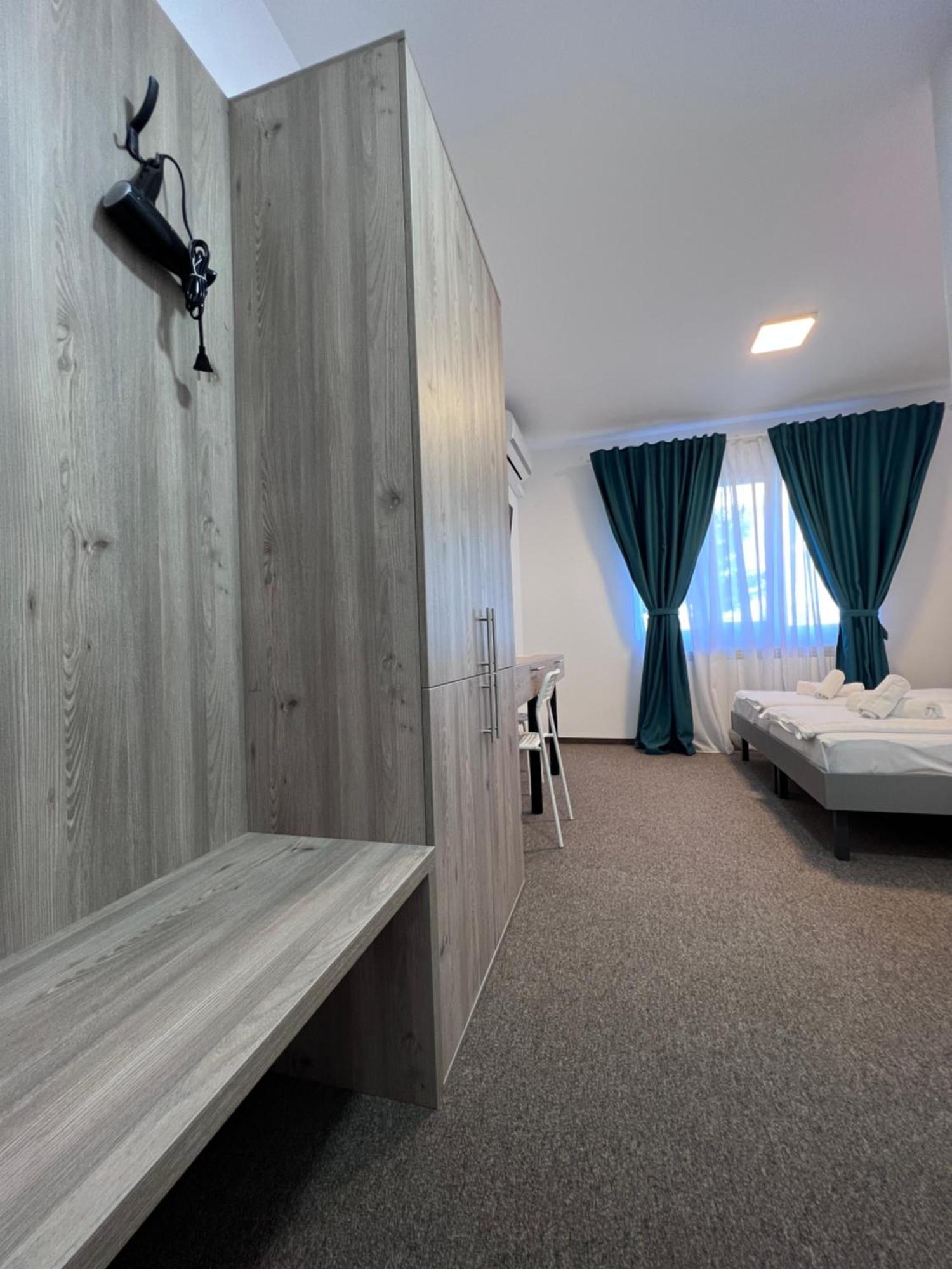 Stef Rooms Tirgu Frumos ภายนอก รูปภาพ